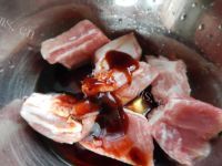 家常菜土豆蒸排骨做法图解4)