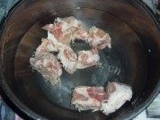 美味的枸杞叶排骨汤做法图解3)