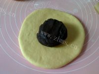 自制豆沙面包卷做法图解6)