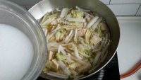美味的冻豆腐炖白菜做法图解10)