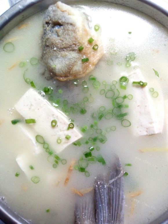 芳香四溢的豆腐鲫鱼汤