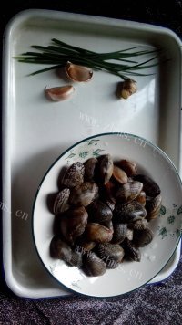 美味的炒花蛤做法图解1)