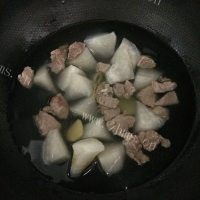 热腾腾的羊肉白萝卜汤做法图解11)