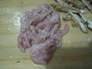 肉丝炒芹菜自制做法图解3)