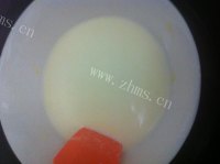 香喷喷的轻乳酪蛋糕做法图解3)