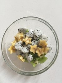 喷香的水果酸奶沙拉做法图解4)