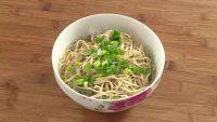 色味俱全的牛肉酸辣粉做法图解5)