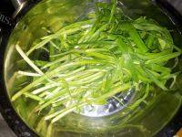 常吃不腻的鸡蛋炒韭菜做法图解1)