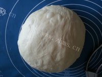 美味营养的椰蓉花形面包做法图解2)