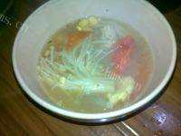 美味的番茄金针菇汤做法图解8)