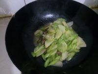 家常菜芹菜炒土豆片