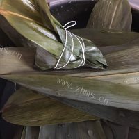 好吃的端午蒿味肉粽做法图解6)