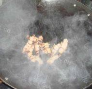 自制腊肉炒荷兰豆做法图解5)