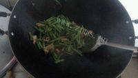 自制蒜香豆角做法图解5)