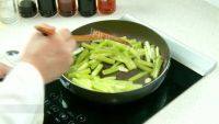 家常菜清炒莴笋做法图解3)