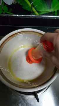 美味的腊肉煲仔饭做法图解1)