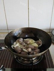 美味的红酒炖牛尾做法图解2)