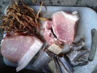 好吃的黄花菜猪肉炖鳗鱼干做法图解1)