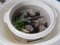 家常菜黑豆排骨汤做法图解7)
