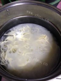 可口的葱油拌面做法图解15)