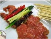 自制牛肉蔬菜卷做法图解7)