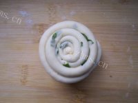 色味俱佳的葱花饼做法图解2)