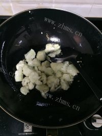 下饭西红柿烩花菜做法图解4)