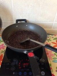 自制广式红豆月饼做法图解3)