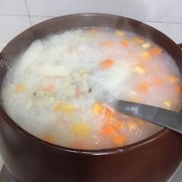 海鲜砂锅粥做法图解5)