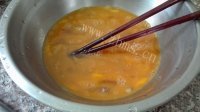 家常菜腊肠炒鸡蛋做法图解2)