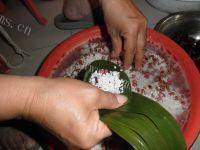 自己做的红豆蜜枣粽子做法图解5)