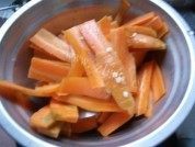清炒胡萝卜片做法图解2)