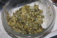 人间美味般的酸菜猪肉饺做法图解4)