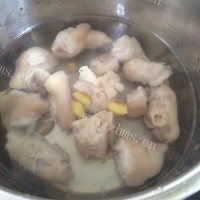 美味的红烧猪蹄做法图解3)
