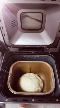 自制蜂蜜面包做法图解4)