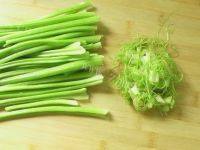 家庭版芹菜炒腊肉做法图解3)