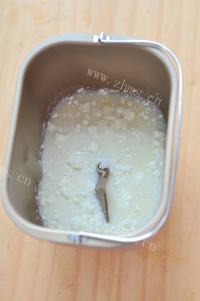 美味的彩纹椰蓉土司做法图解2)