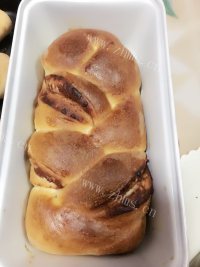 好吃的豆沙辫子面包做法图解5)