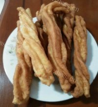色泽鲜亮的油条做法图解5)