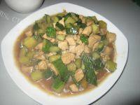 自己做的黄瓜炒鸡丁