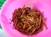 美味的茶树菇瘦肉汤做法图解1)