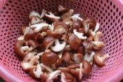 猪肉炒蘑菇做法图解1)