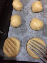 自制花生酱酥饼做法图解5)