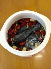 口感丰富的炖乌鸡汤做法图解5)