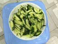 鲜的黄瓜炒火腿做法图解2)