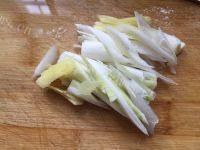 芹菜肉丝炒火腿做法图解4)