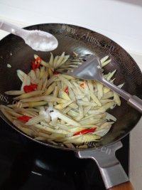 健康美食之酸辣藕带做法图解7)