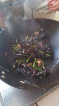 家常菜肉末油条做法图解7)