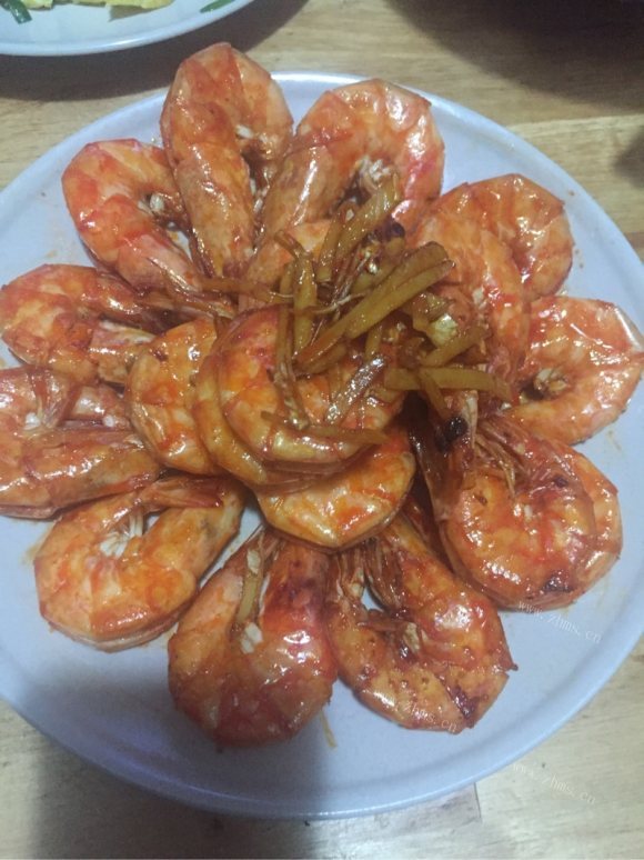 回味无穷的油焖大虾