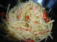 鲜香可口蒜香土豆丝